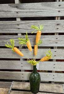 17" Straw Carrot Spray